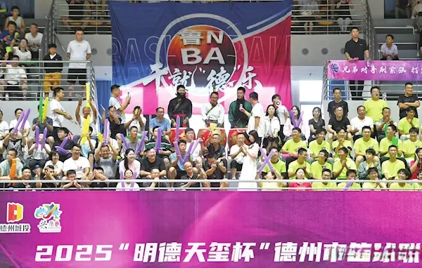 必须约着朋, 球迷挥舞彩