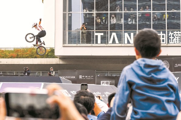 水陆空全覆, 用赛事点亮